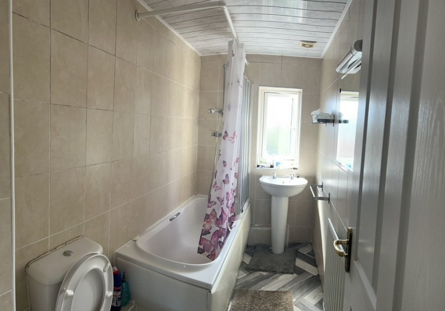 Images for 106 Stockport Road EAID:b3a365785e0c608c1a78df24ce0289fd BID:1