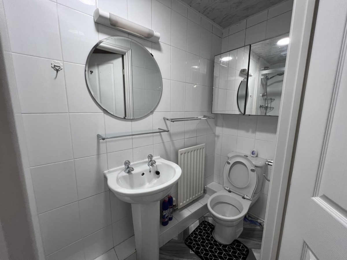 Images for 106 Stockport Road EAID:b3a365785e0c608c1a78df24ce0289fd BID:1
