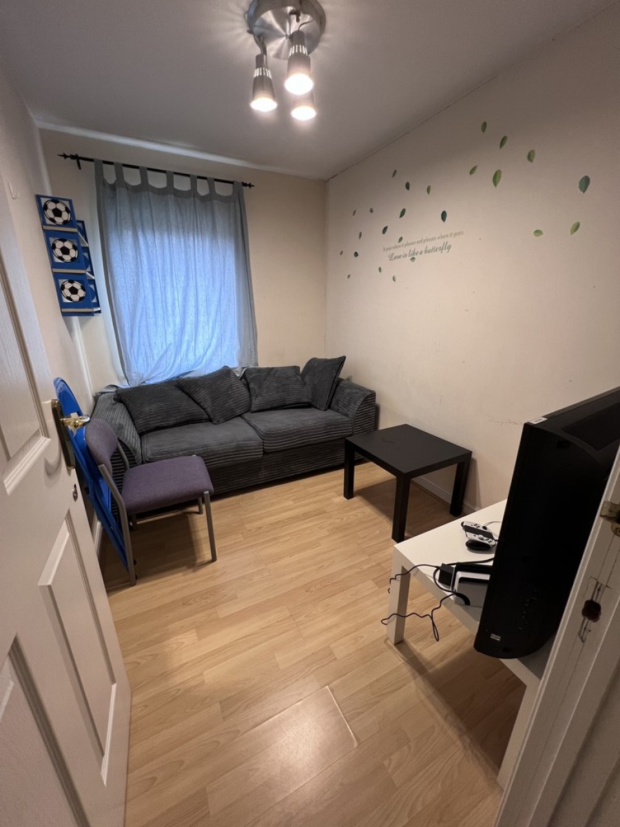 Images for 106 Stockport Road EAID:b3a365785e0c608c1a78df24ce0289fd BID:1